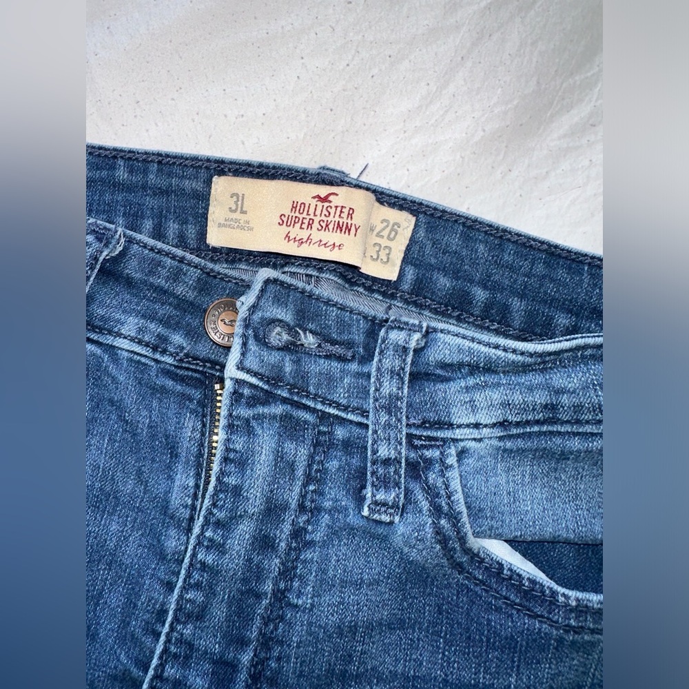 Women’s skinny ripped Hollister jeans